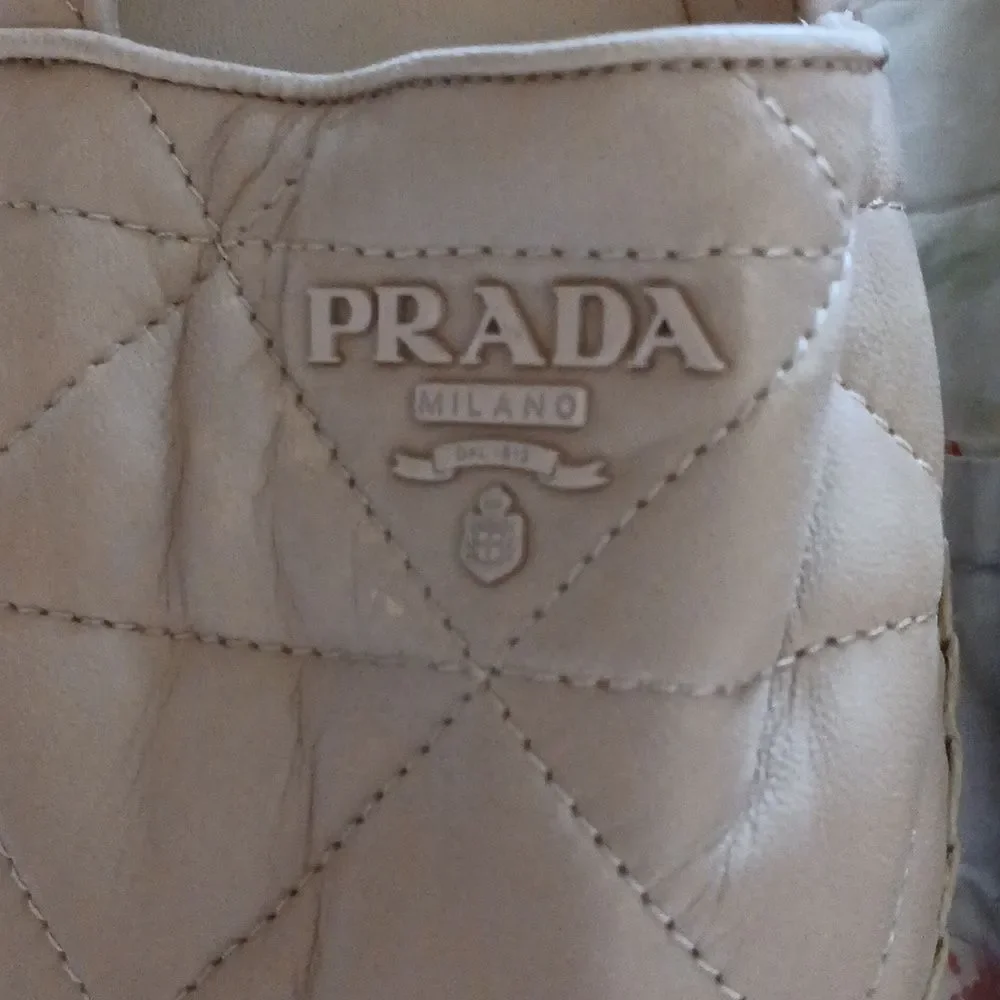 Prada - Picture 3 of 10